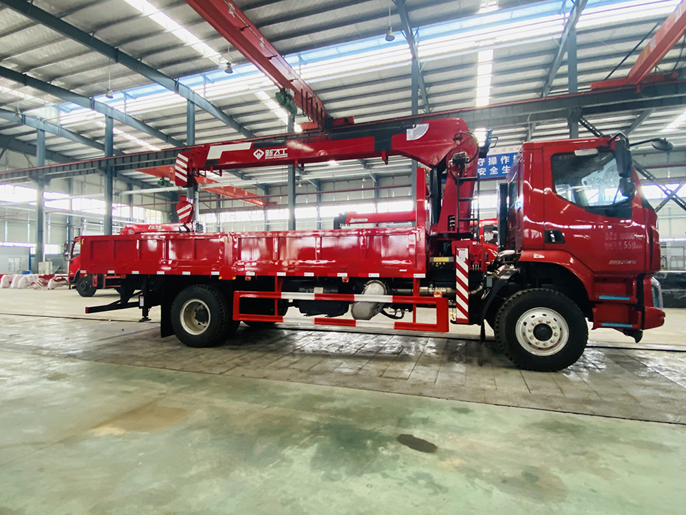 國六東風(fēng)柳汽乘龍單橋新飛工8噸四節(jié)直臂吊機(jī)隨車吊