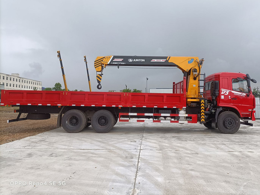 東風暢行D3后雙橋駿通12噸4節(jié)臂吊機