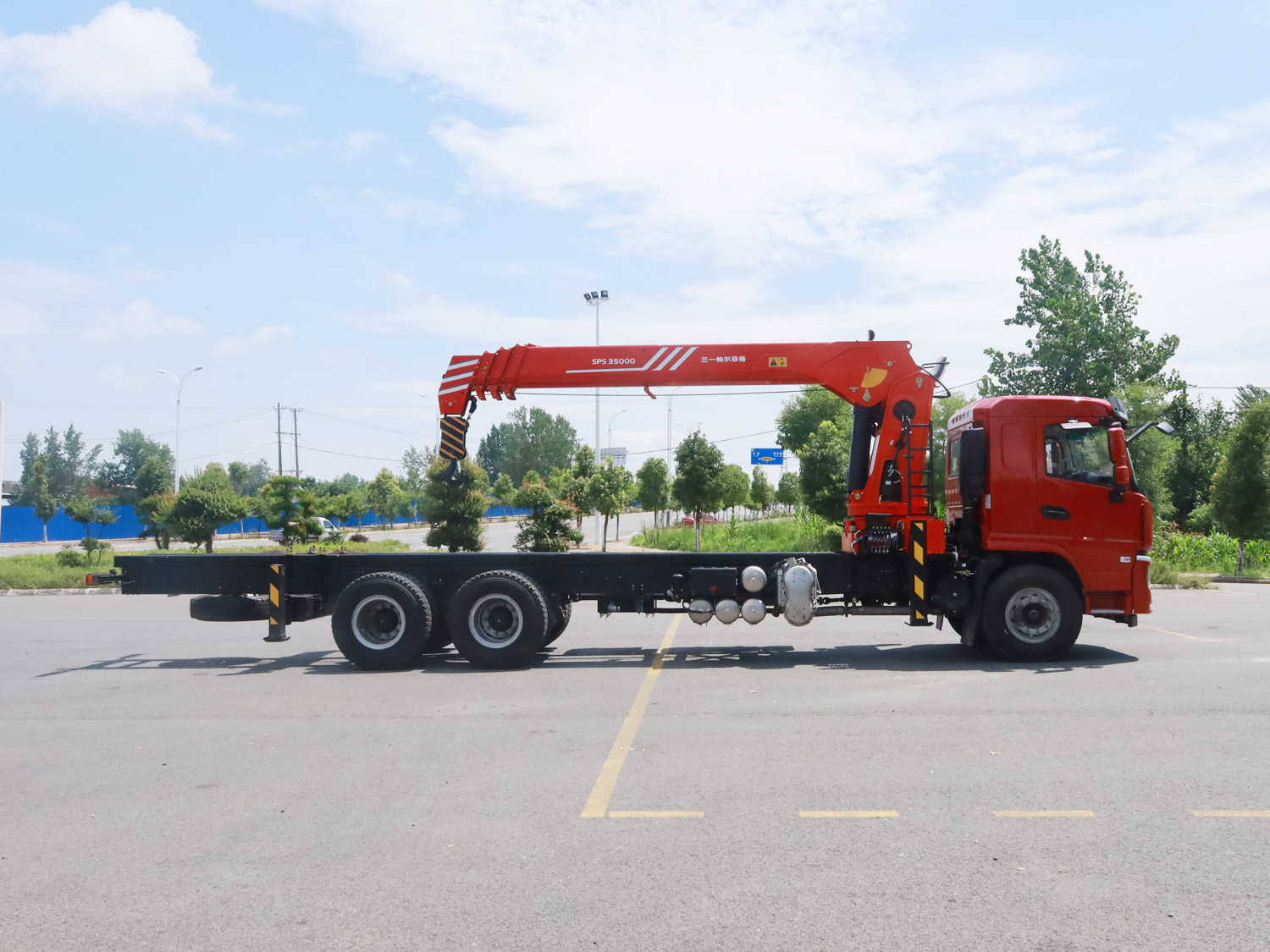 國(guó)六陜汽軒德翼6后雙橋上裝三一14噸直臂式吊機(jī)隨車(chē)吊