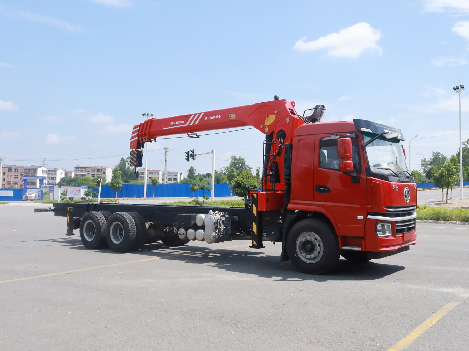 國(guó)六陜汽軒德翼6后雙橋上裝三一14噸直臂式吊機(jī)隨車(chē)吊